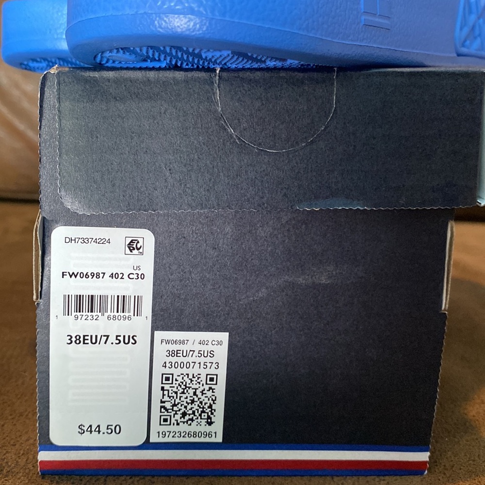 Tommy Hilfiger Royal Blue Pool Slides NWT. Size 7.5 - Picture 2 of 4